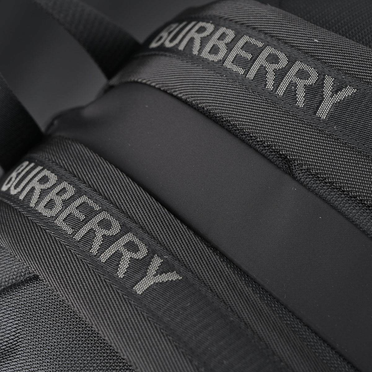 burberry-london-england-logo-nylon-backpack ohter