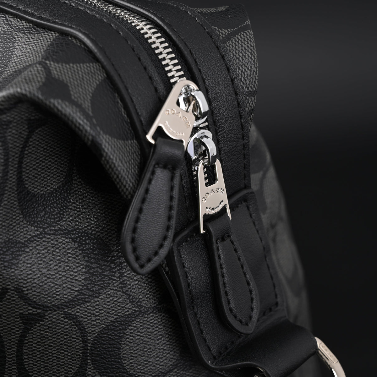 coach-metropolitan-duffel-bag-in-signature-black-canvas Handle