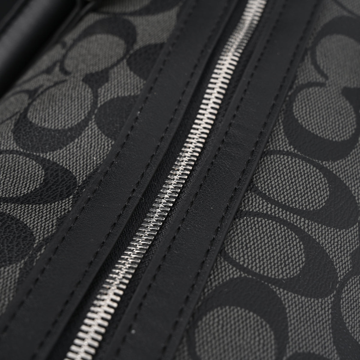 coach-metropolitan-duffel-bag-in-signature-black-canvas Handle