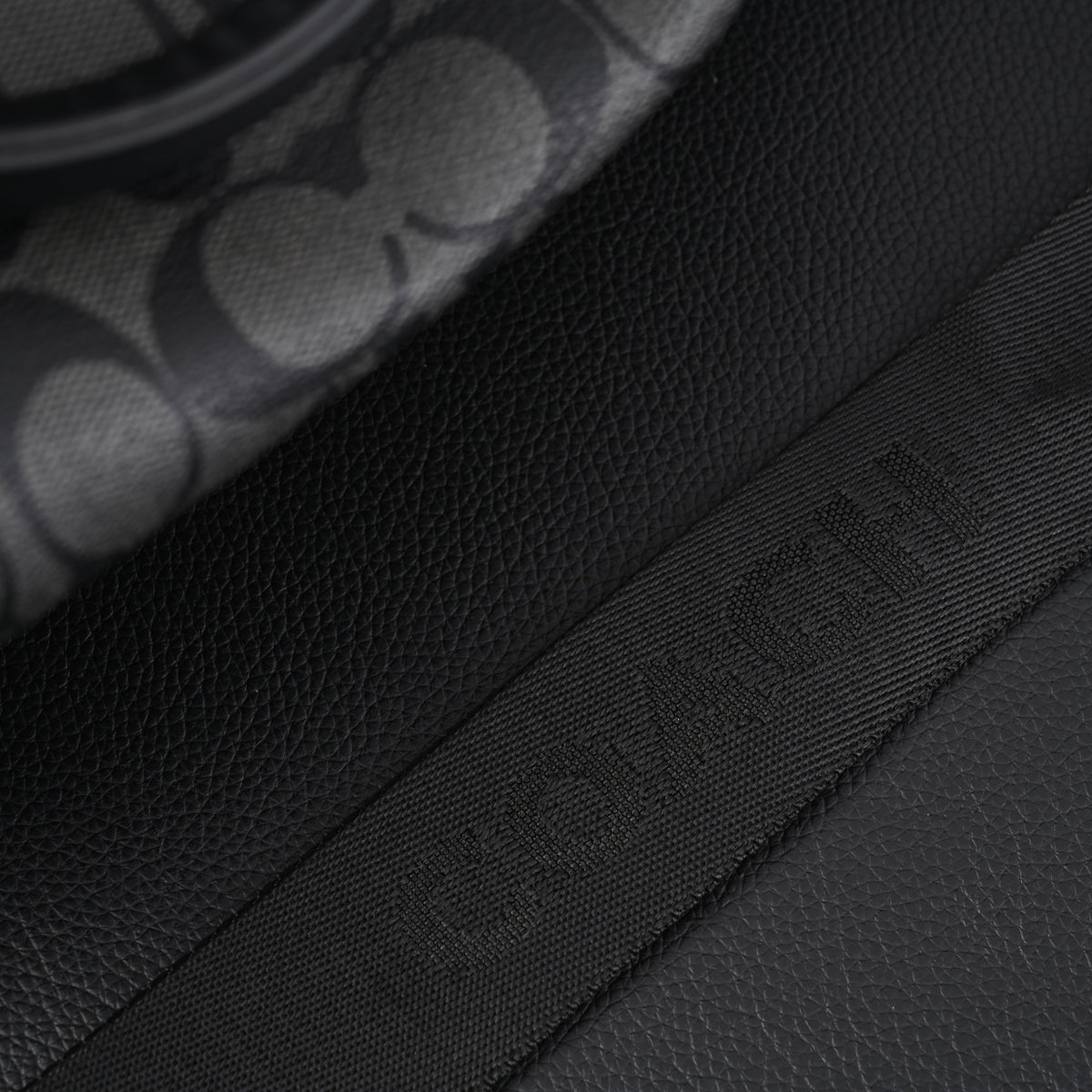 coach-metropolitan-duffel-bag-in-signature-black-canvas Handle