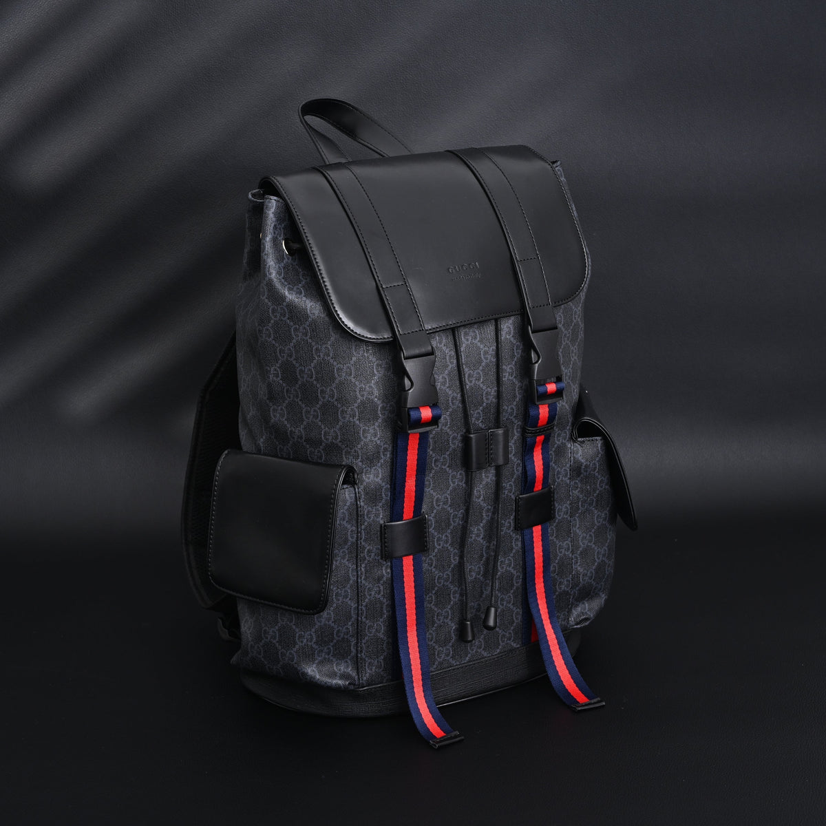 gucci-gg-supreme-monogram-backpack-with-web-stripe ohter