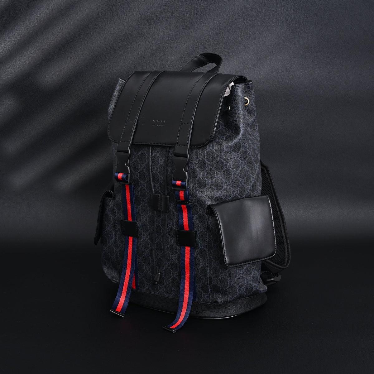 gucci-gg-supreme-monogram-backpack-with-web-stripe ohter