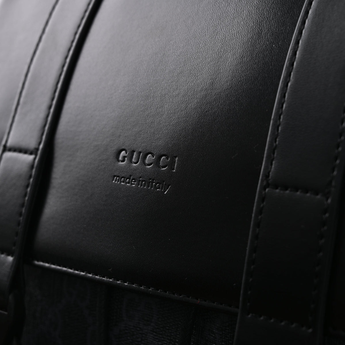 gucci-gg-supreme-monogram-backpack-with-web-stripe ohter