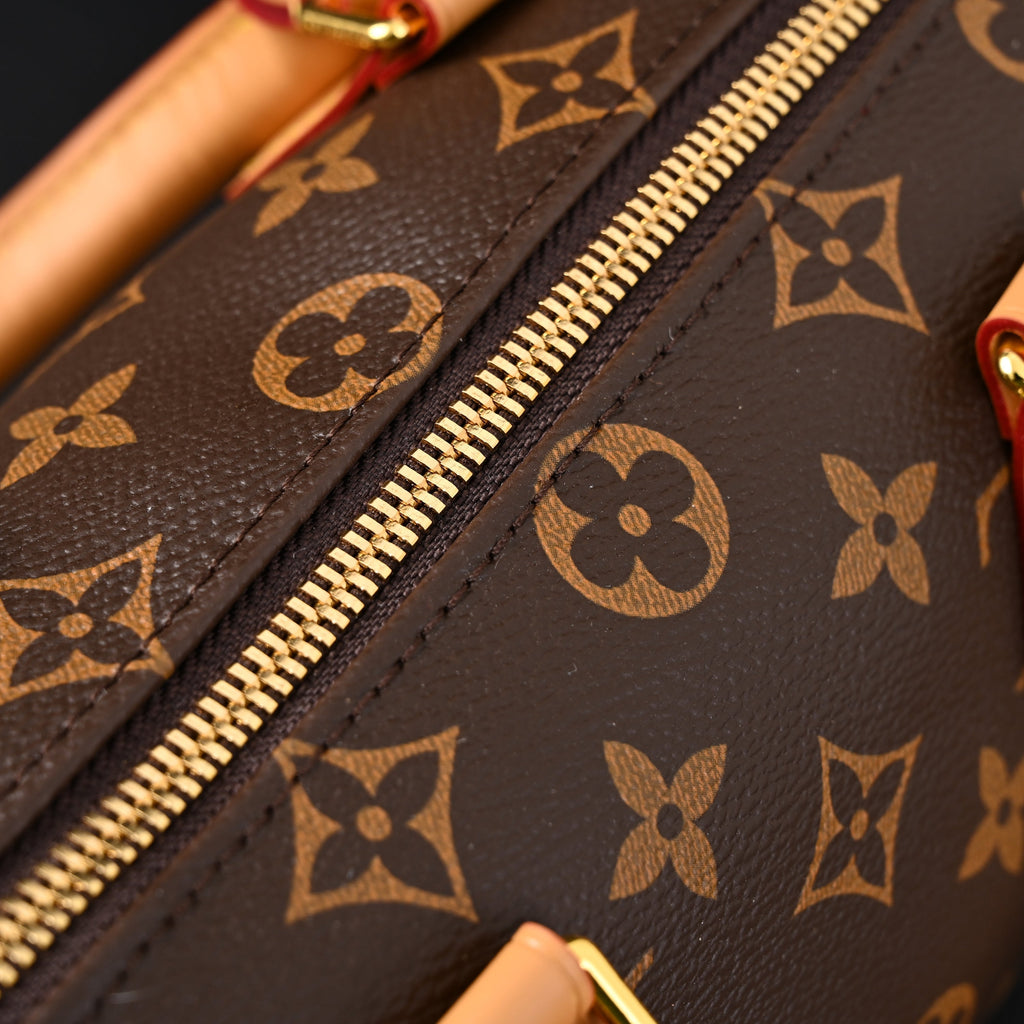 louis-vuitton-speedy-bandouliere-25-monogram-canvas Handle