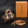 louis-vuitton-speedy-25-monogram-canvas-handbag Handle