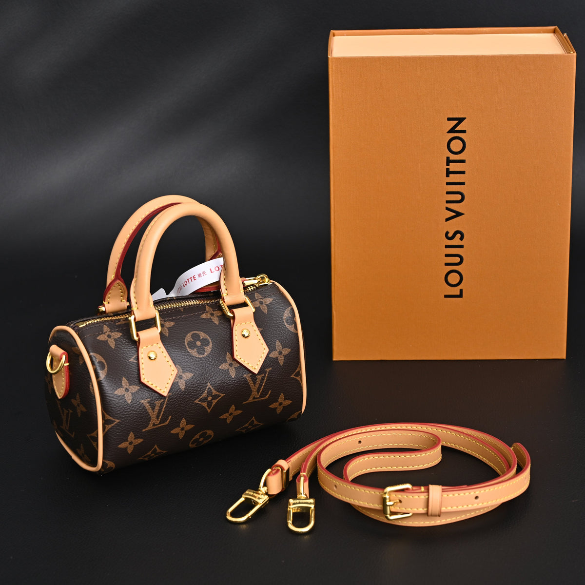 louis-vuitton-speedy-25-monogram-canvas-handbag Handle