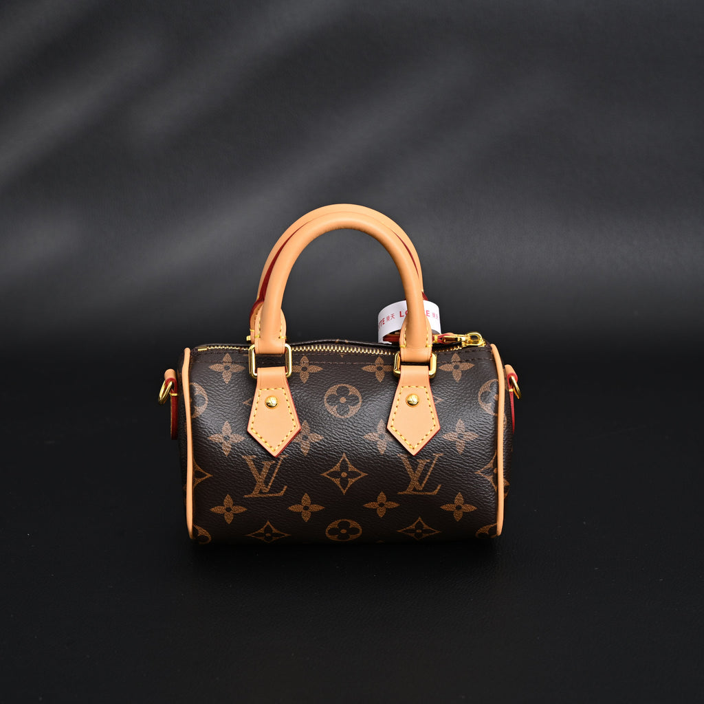 louis-vuitton-speedy-25-monogram-canvas-handbag Handle