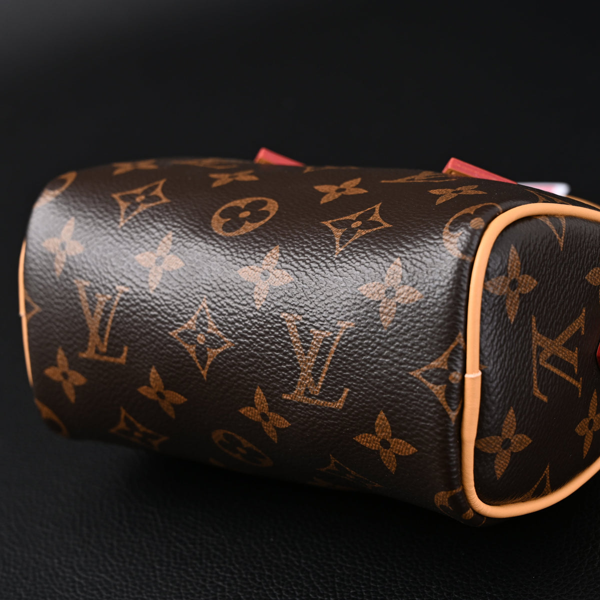 louis-vuitton-speedy-25-monogram-canvas-handbag Handle