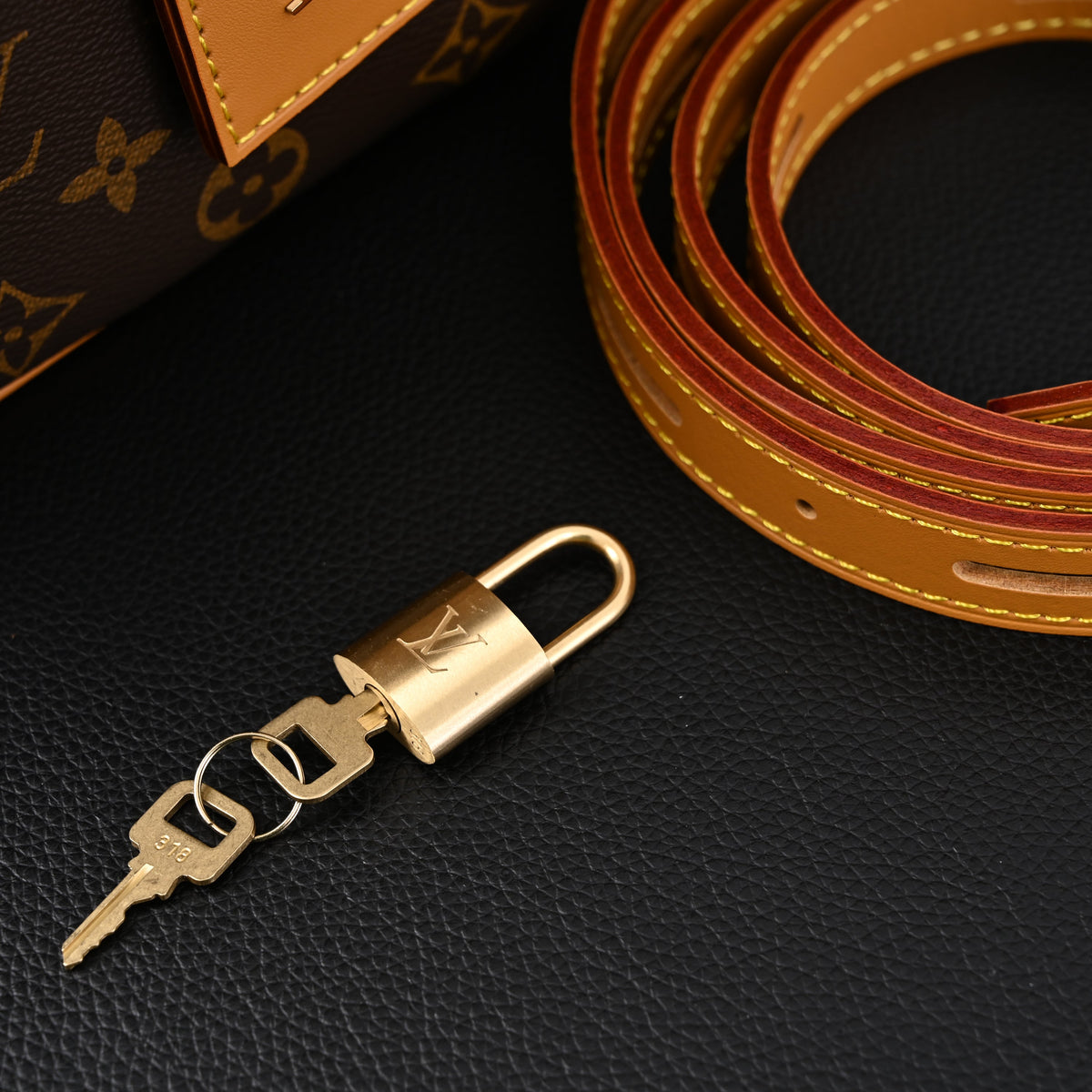 louis-vuitton-boite-chapeau-souple-mm-monogram-canvas Crossbody
