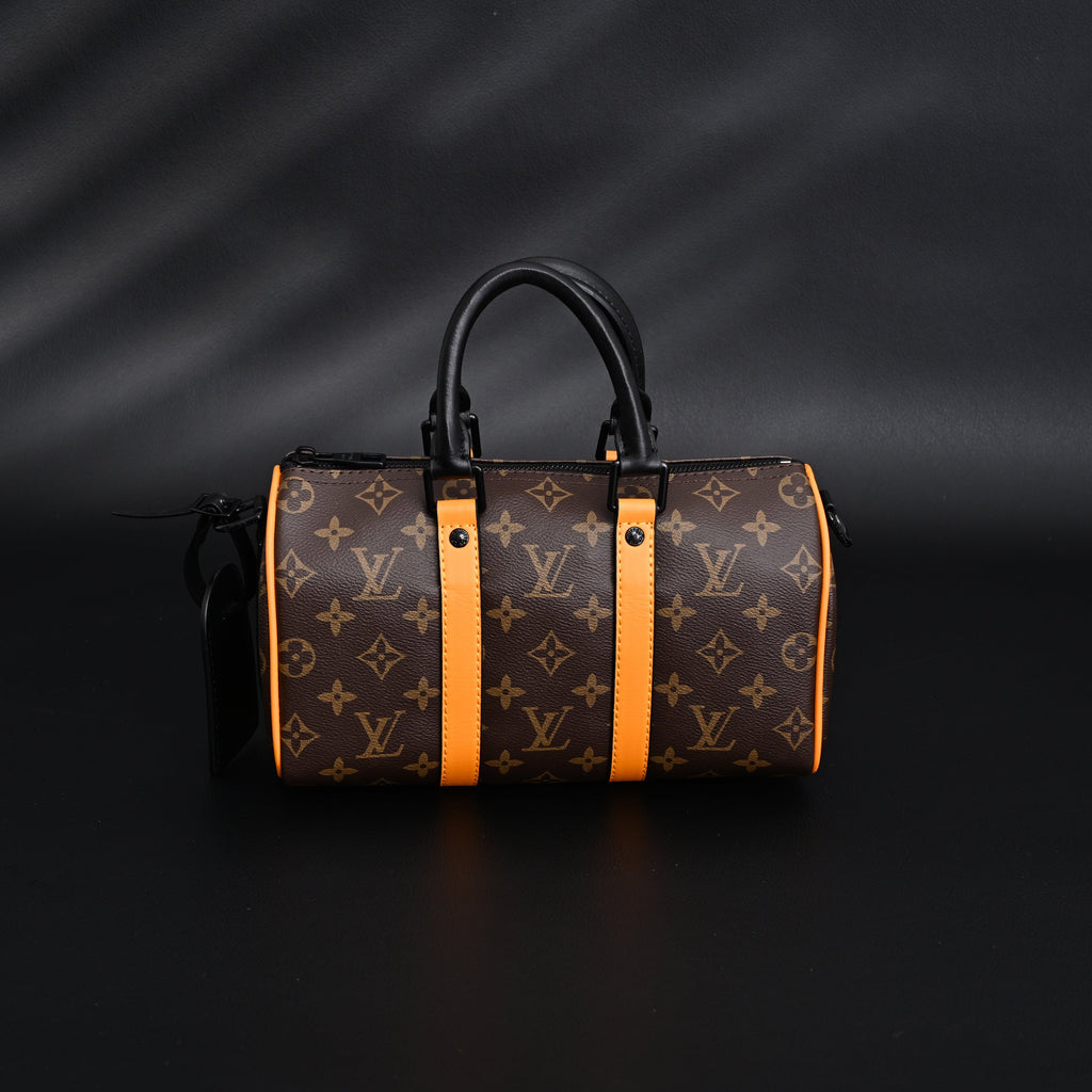 louis-vuitton-keepall-bandouliere-50-monogram-canvas-with-neon-orange-trim Handle