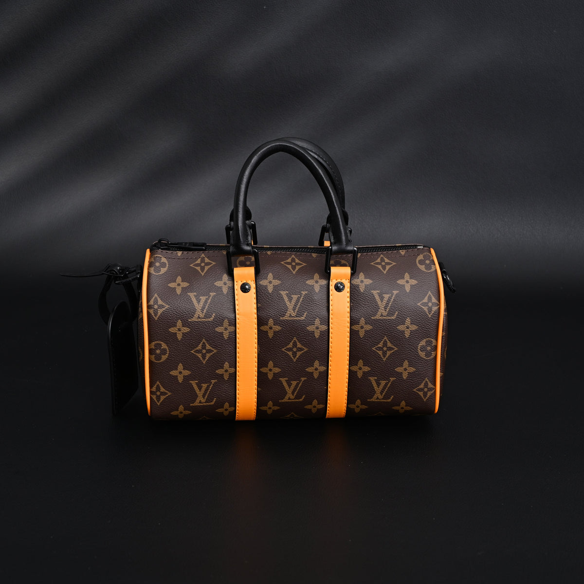 louis-vuitton-keepall-bandouliere-50-monogram-canvas-with-neon-orange-trim Handle