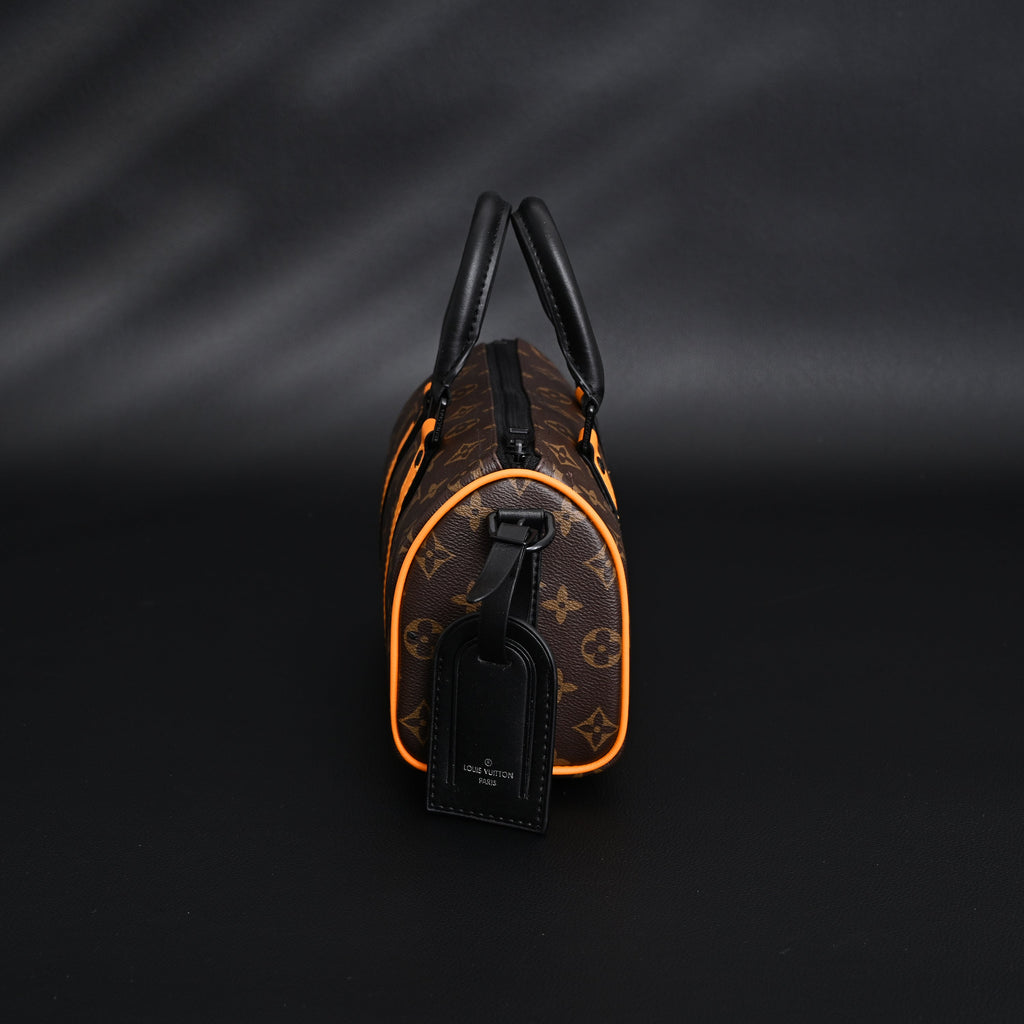 louis-vuitton-keepall-bandouliere-50-monogram-canvas-with-neon-orange-trim Handle