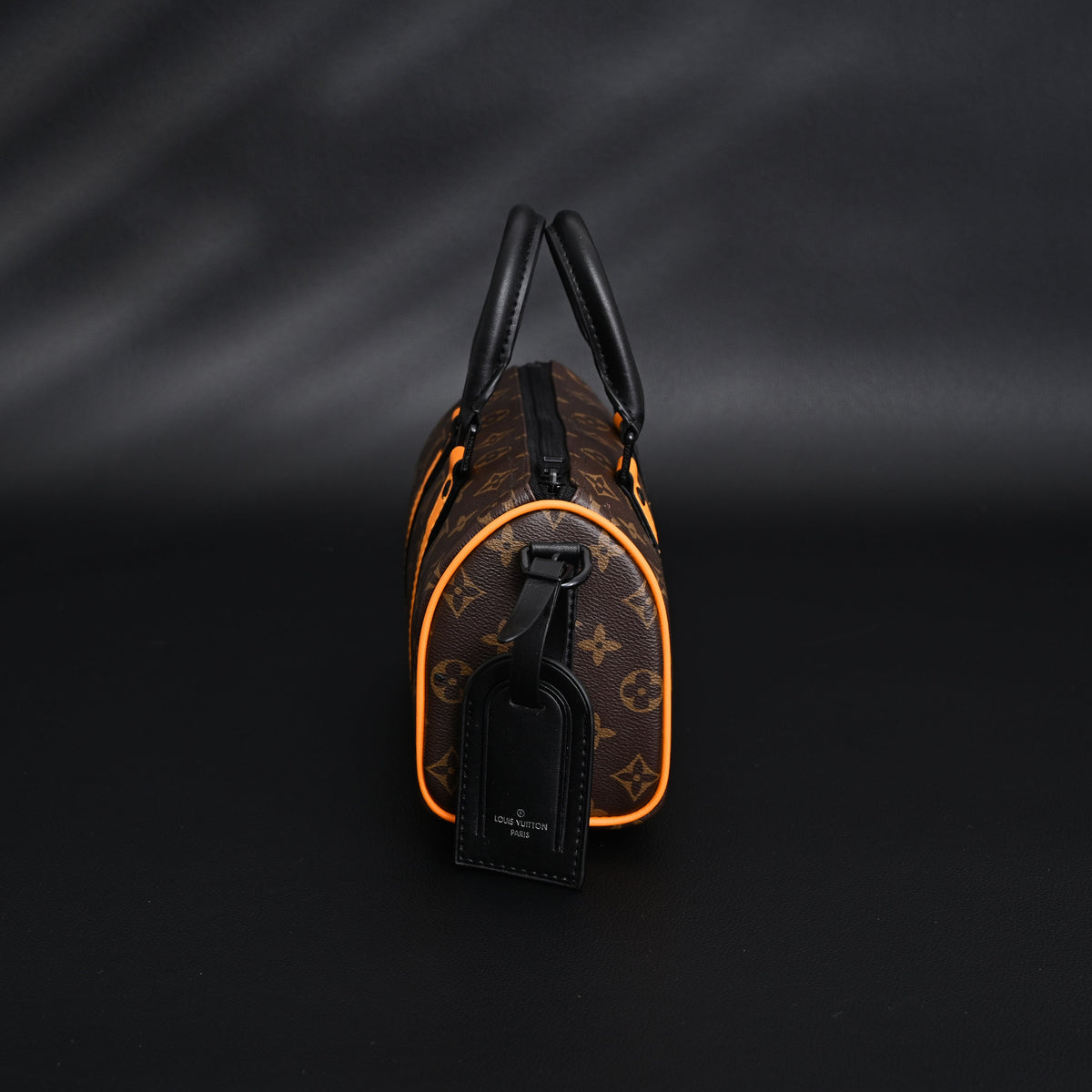 louis-vuitton-keepall-bandouliere-50-monogram-canvas-with-neon-orange-trim Handle