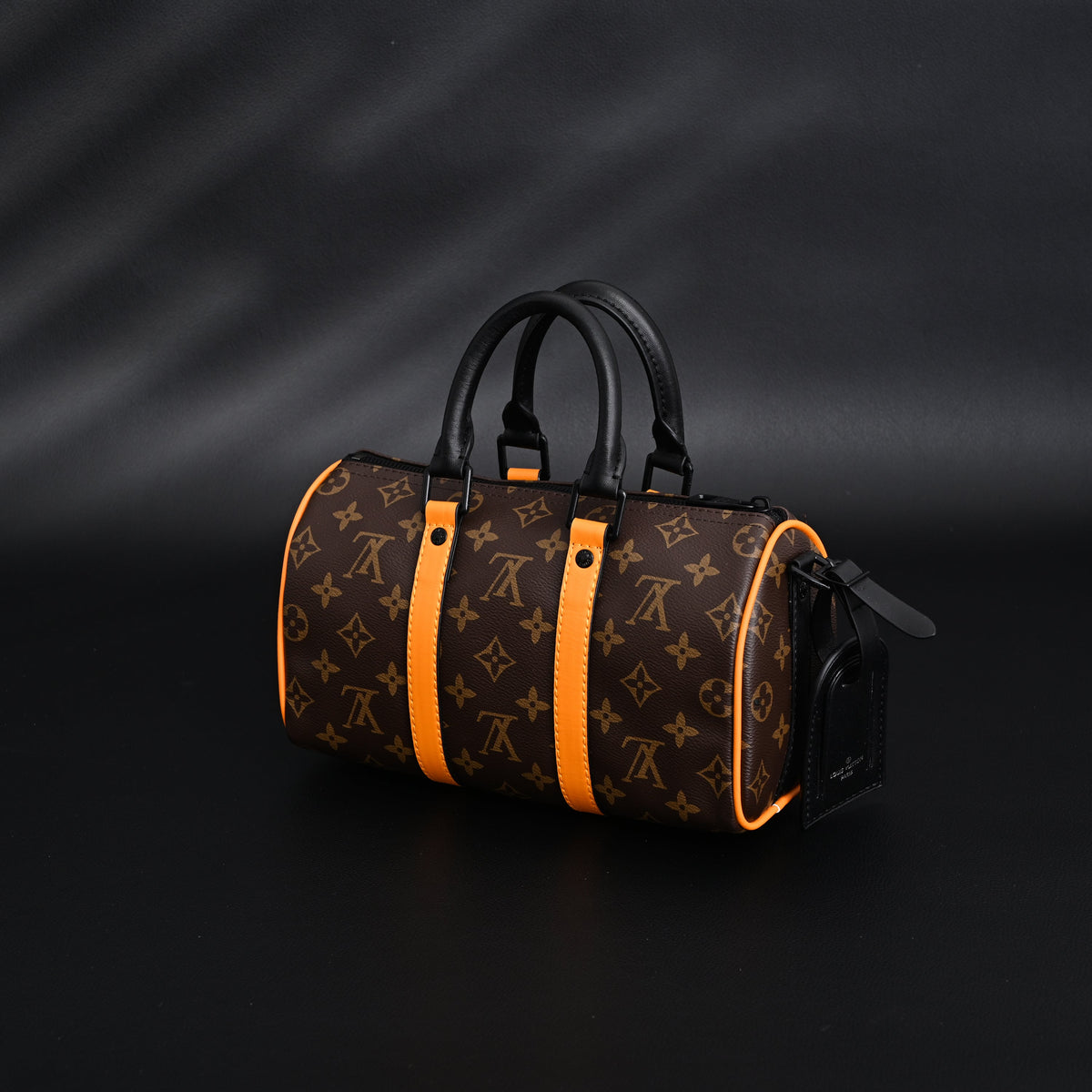 louis-vuitton-keepall-bandouliere-50-monogram-canvas-with-neon-orange-trim Handle