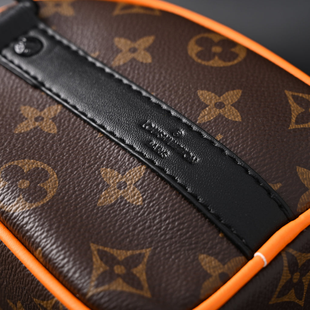 louis-vuitton-keepall-bandouliere-50-monogram-canvas-with-neon-orange-trim Handle