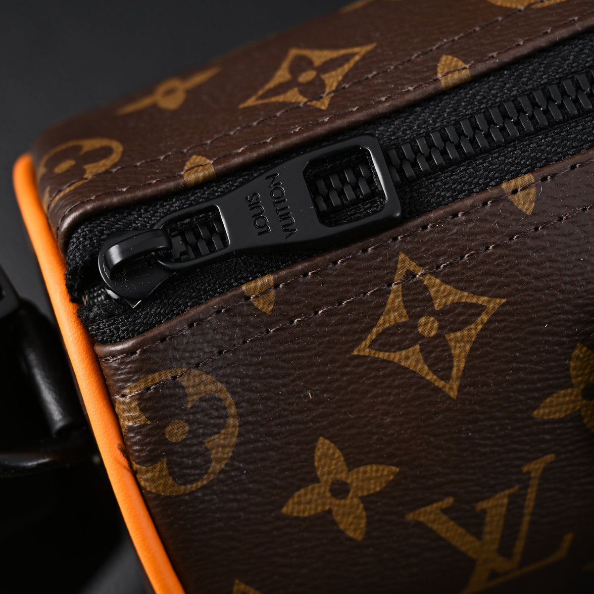 louis-vuitton-keepall-bandouliere-50-monogram-canvas-with-neon-orange-trim Handle