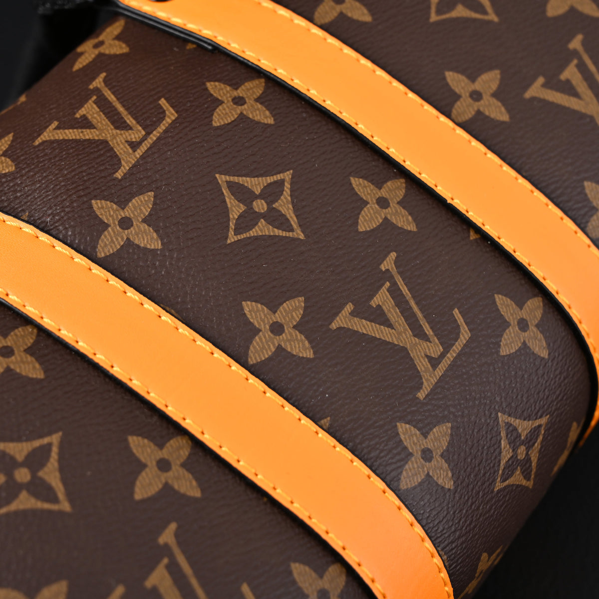 louis-vuitton-keepall-bandouliere-50-monogram-canvas-with-neon-orange-trim Handle