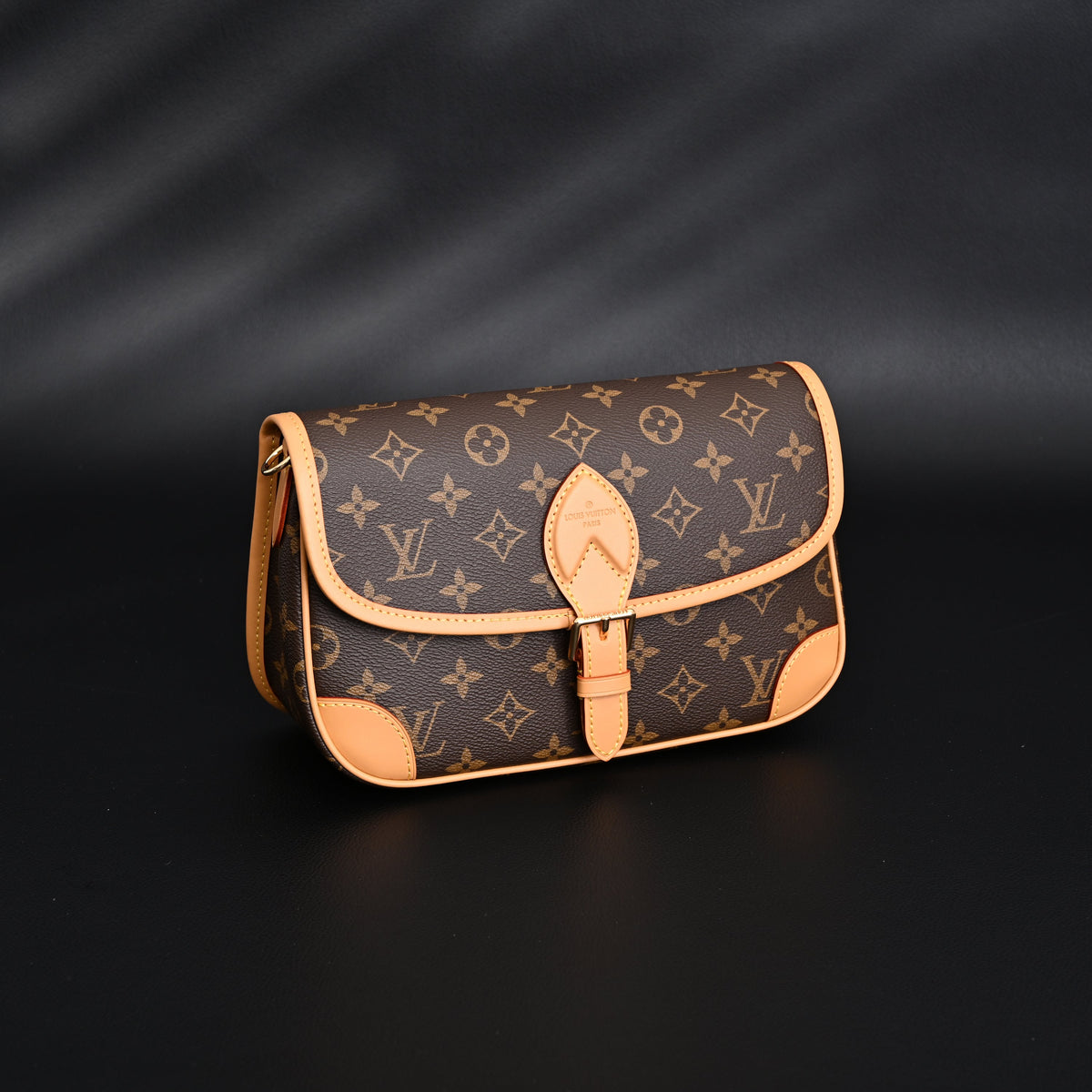 louis-vuitton-croissant-bag-monogram-canvas Shoulder