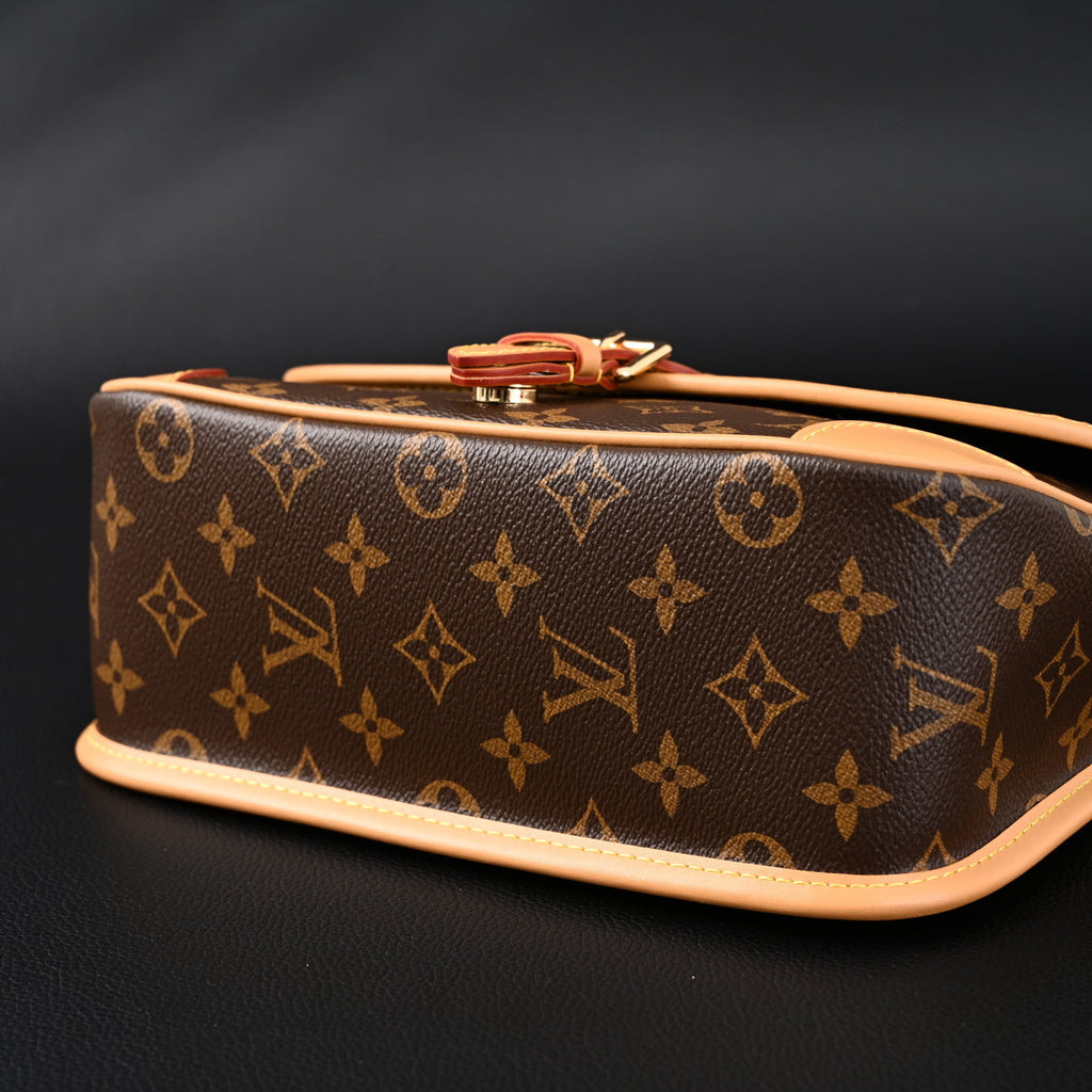 louis-vuitton-croissant-bag-monogram-canvas Shoulder