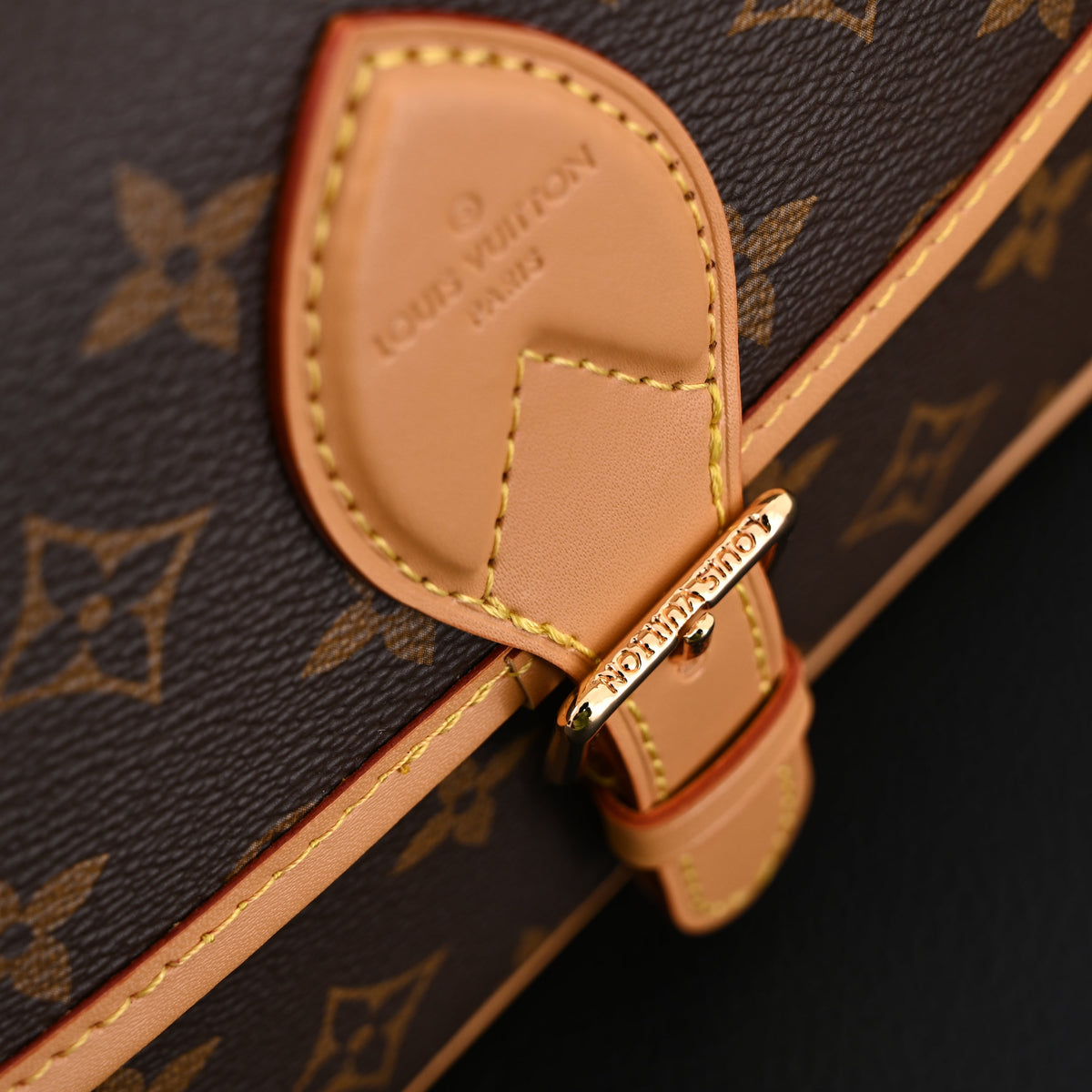 louis-vuitton-croissant-bag-monogram-canvas Shoulder