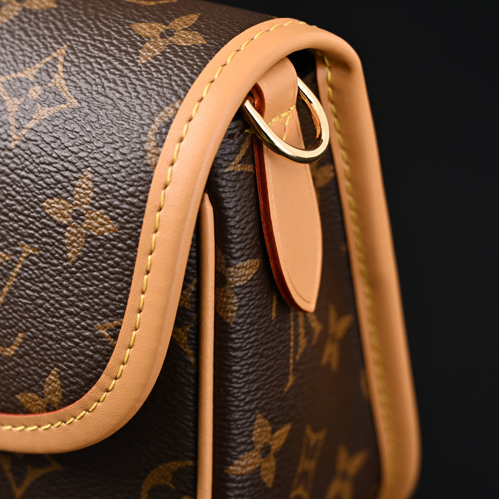 louis-vuitton-croissant-bag-monogram-canvas Shoulder
