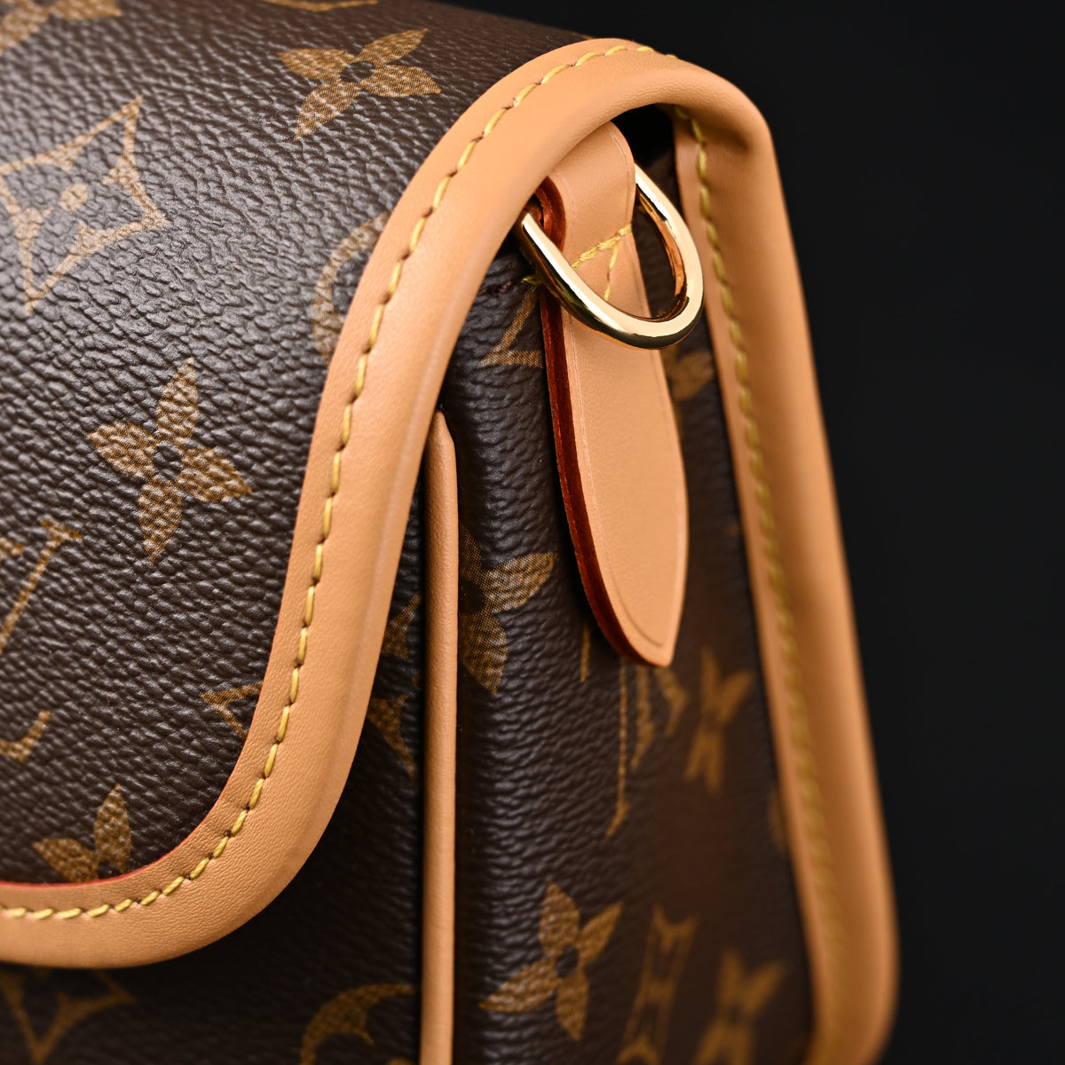 louis-vuitton-croissant-bag-monogram-canvas Shoulder