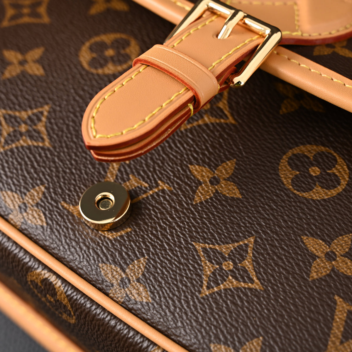 louis-vuitton-croissant-bag-monogram-canvas Shoulder