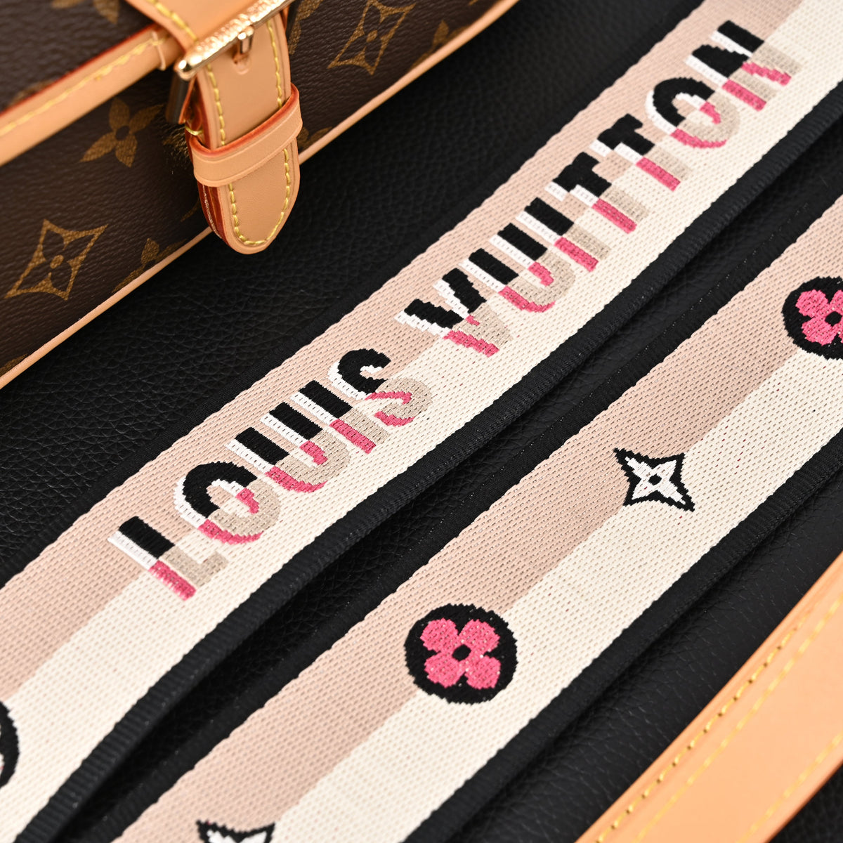 louis-vuitton-croissant-bag-monogram-canvas Shoulder