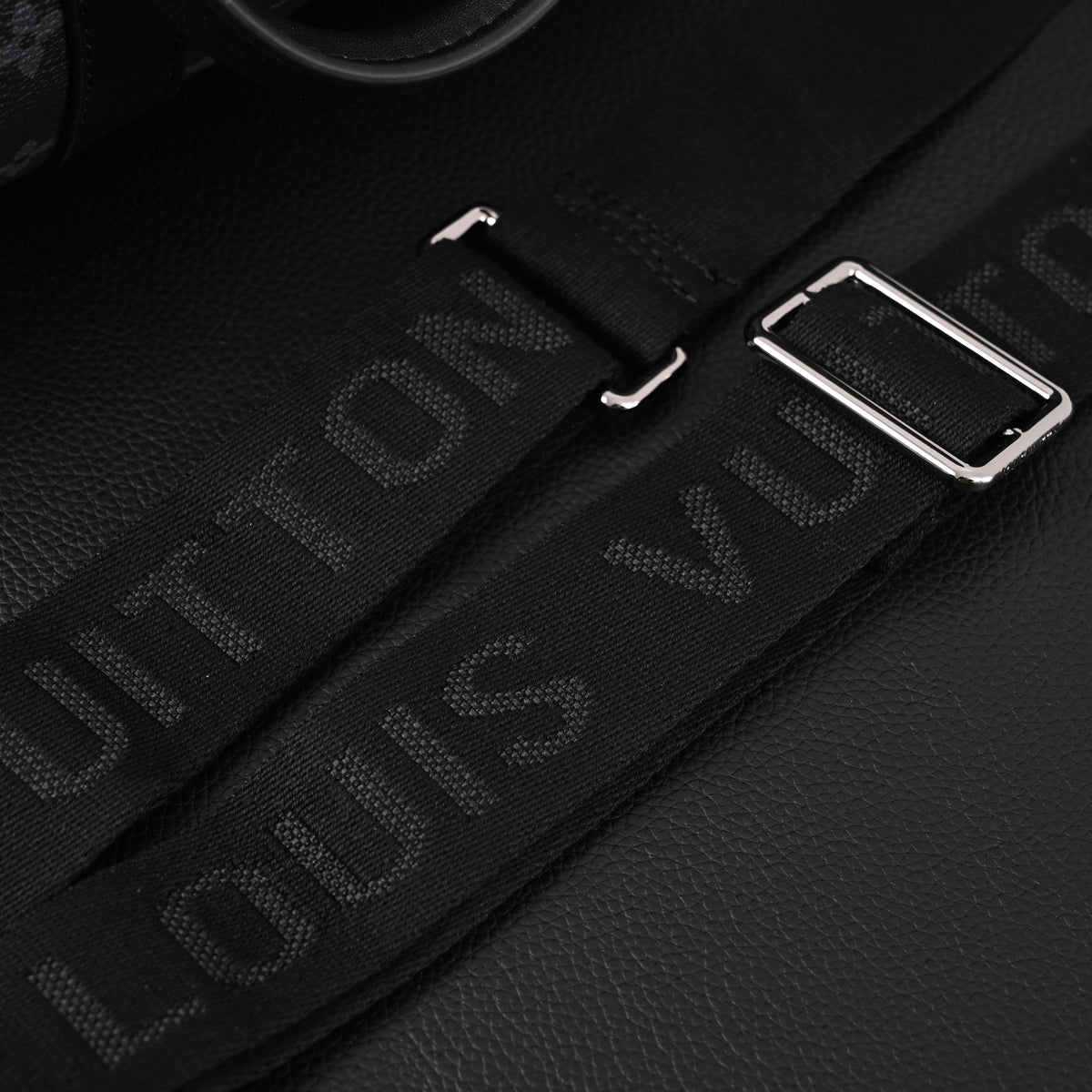 louis-vuitton-keepall-bandouliere-50-monogram-eclipse-canvas Handle