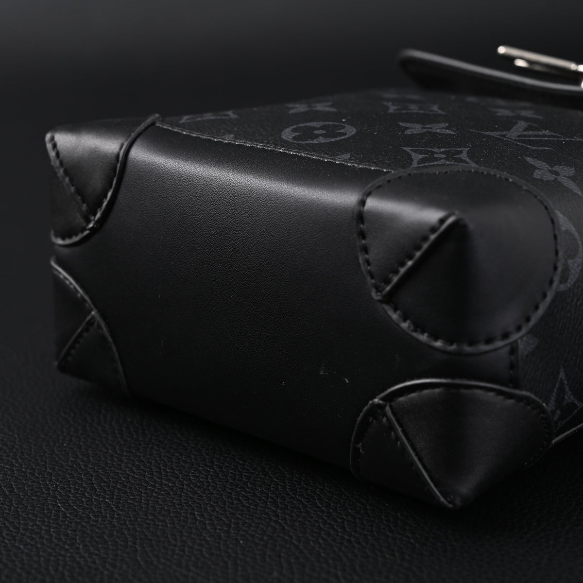 louis-vuitton-soft-trunk-messenger-monogram-eclipse-canvas-with-silver-chain Crossbody