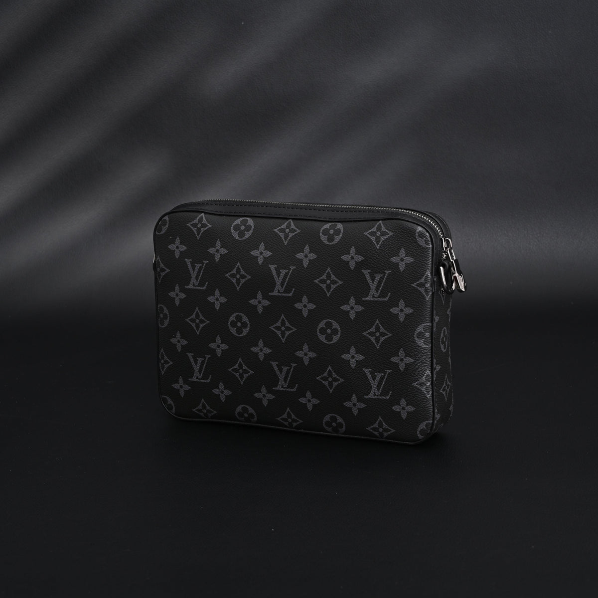 louis-vuitton-discovery-pochette-mm-monogram-eclipse Handle