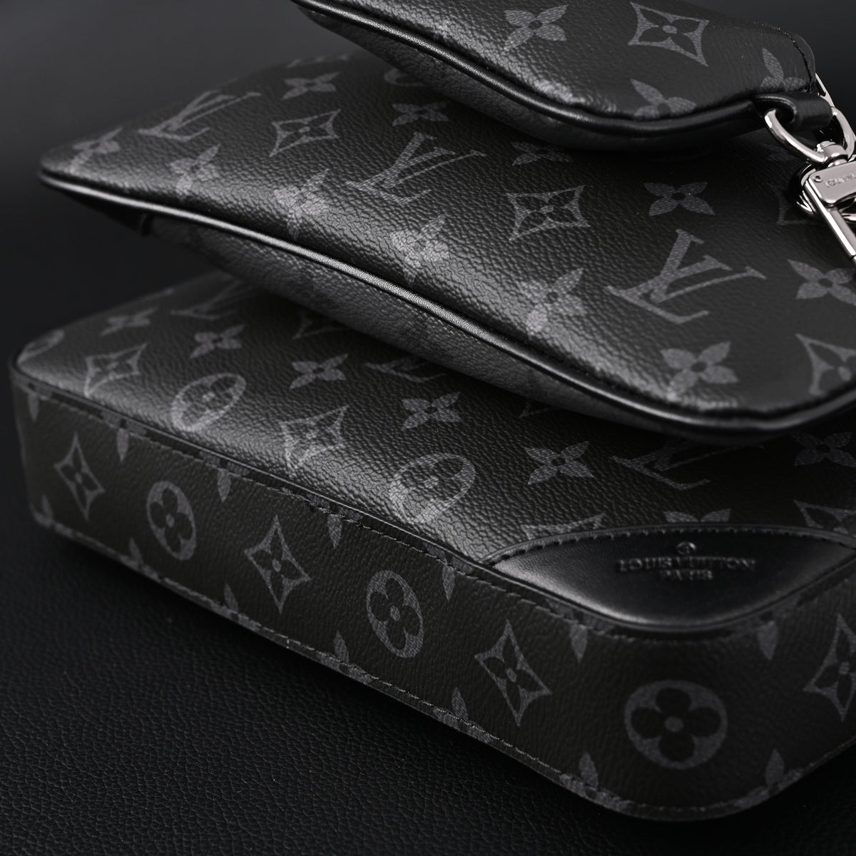 louis-vuitton-discovery-pochette-mm-monogram-eclipse Handle