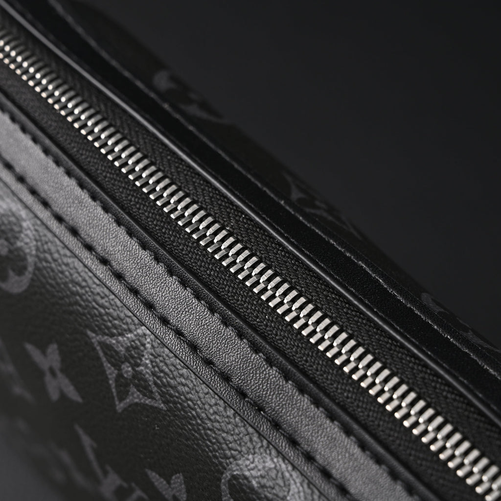 louis-vuitton-discovery-pochette-mm-monogram-eclipse Handle