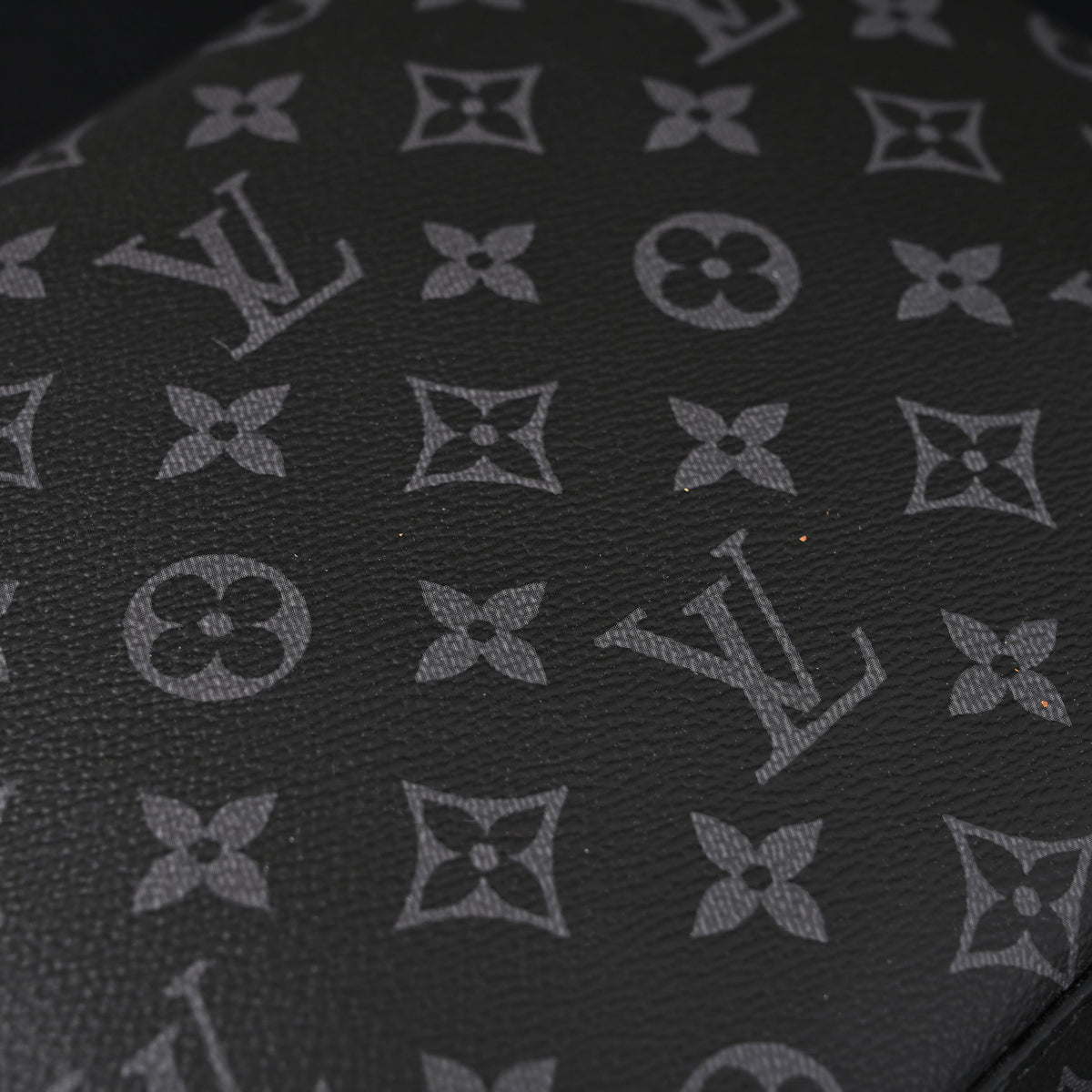 louis-vuitton-discovery-pochette-mm-monogram-eclipse Handle