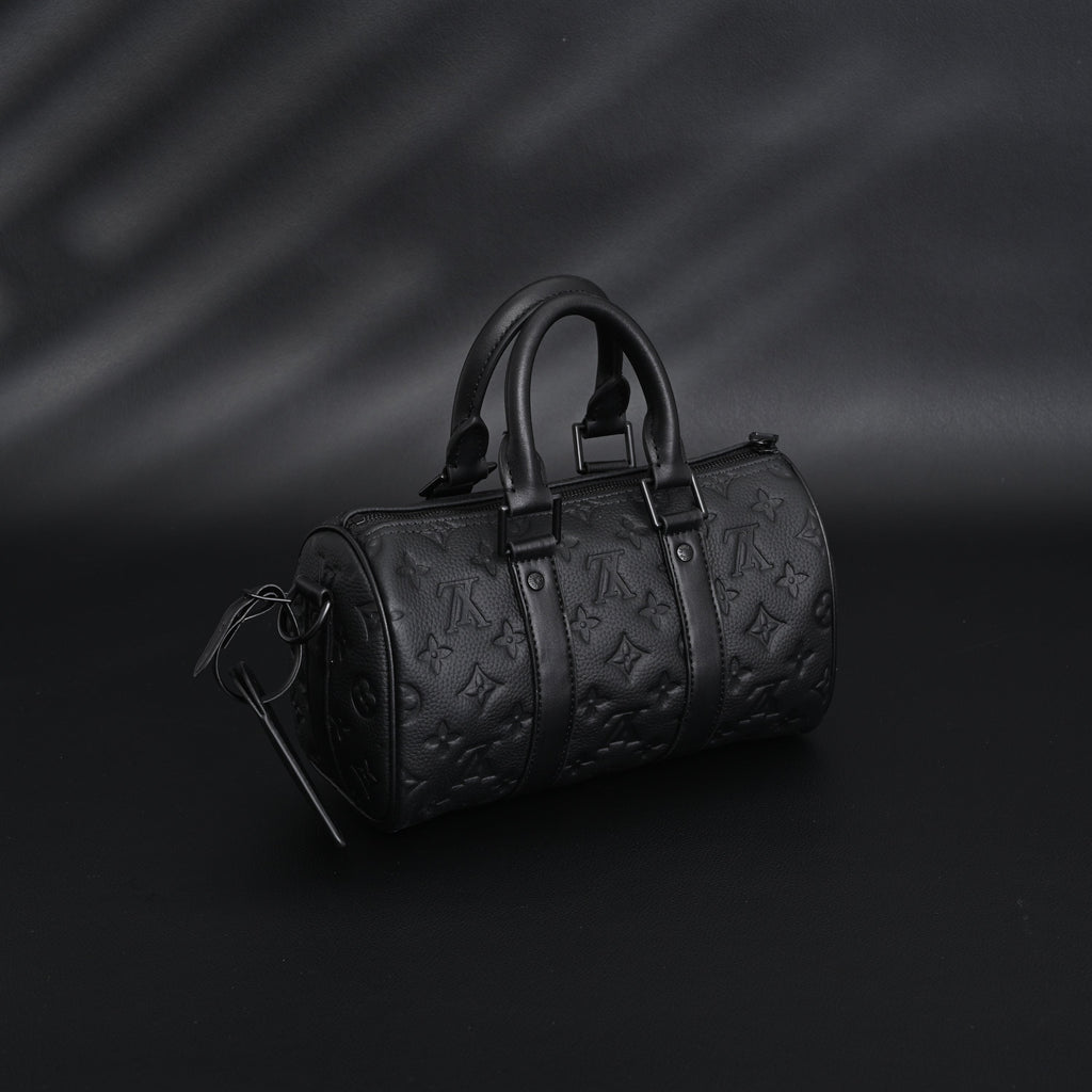 louis-vuitton-keepall-bandouliere-50-monogram-shadow-black-leather Handle
