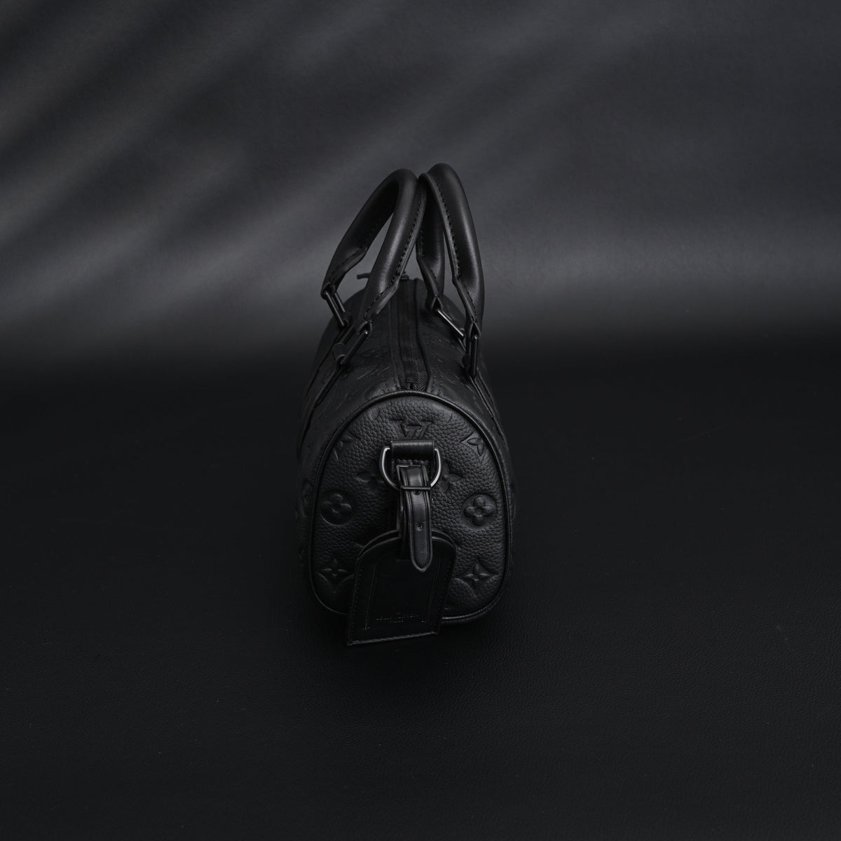 louis-vuitton-keepall-bandouliere-50-monogram-shadow-black-leather Handle