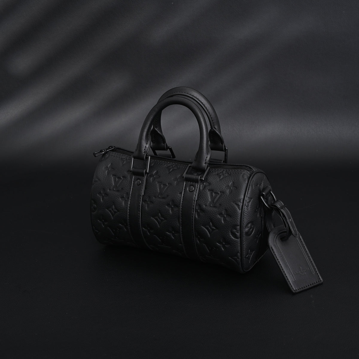 louis-vuitton-keepall-bandouliere-50-monogram-shadow-black-leather Handle