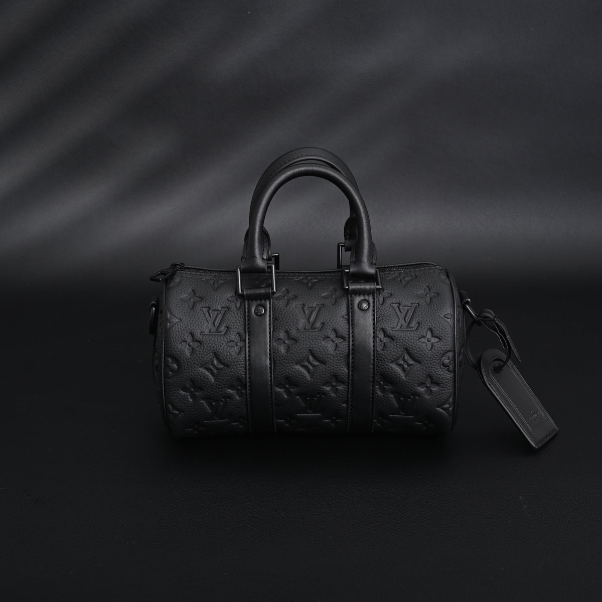 louis-vuitton-keepall-bandouliere-50-monogram-shadow-black-leather Handle