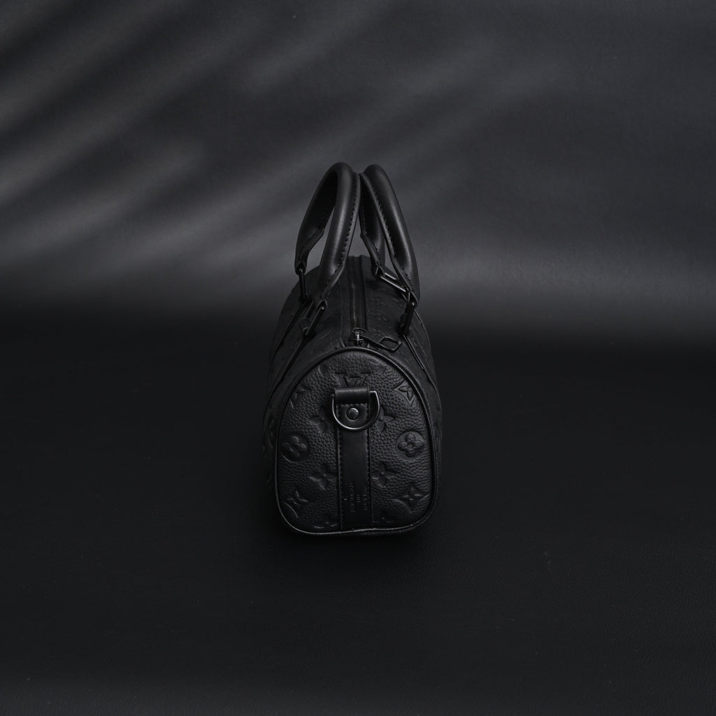 louis-vuitton-keepall-bandouliere-50-monogram-shadow-black-leather Handle