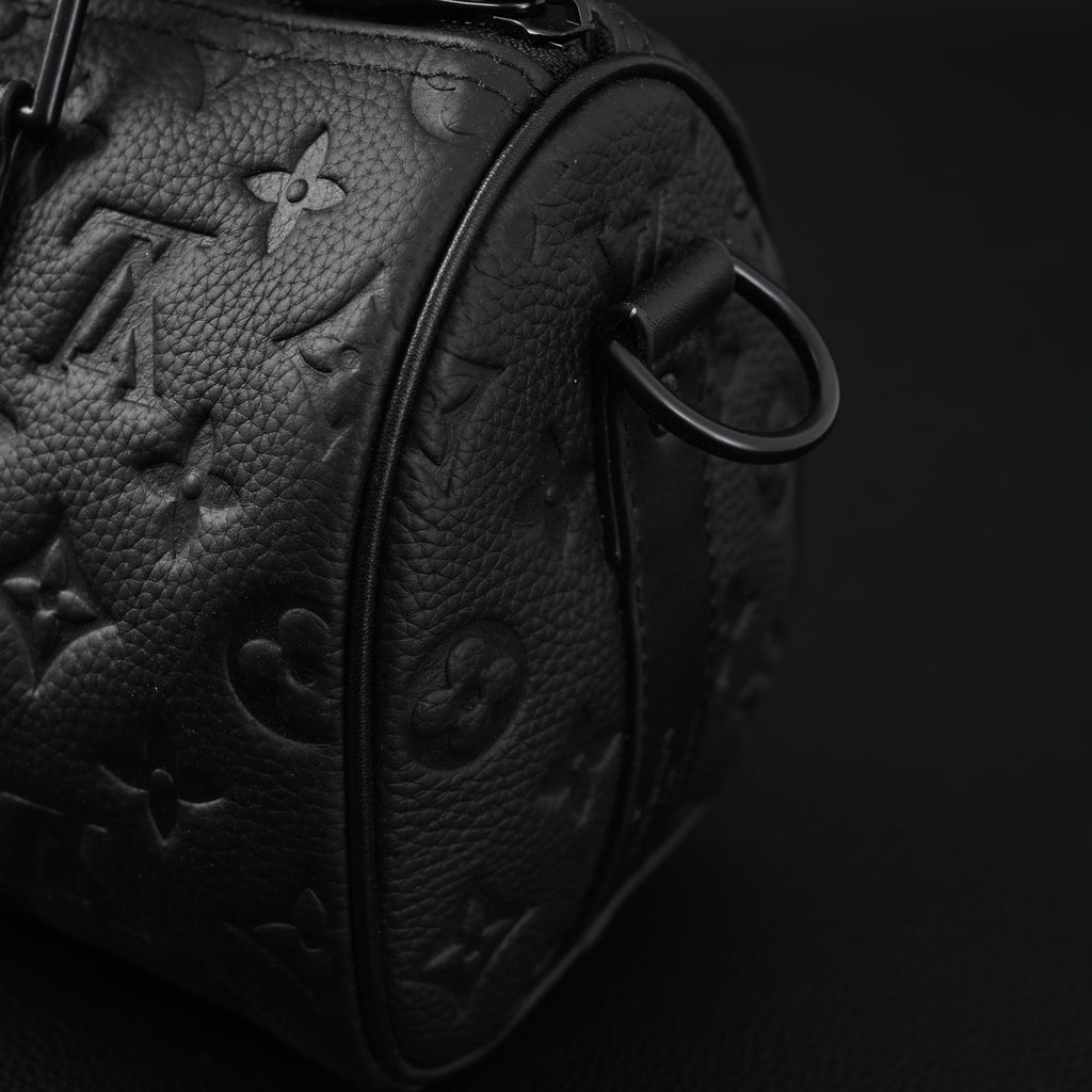 louis-vuitton-keepall-bandouliere-50-monogram-shadow-black-leather Handle