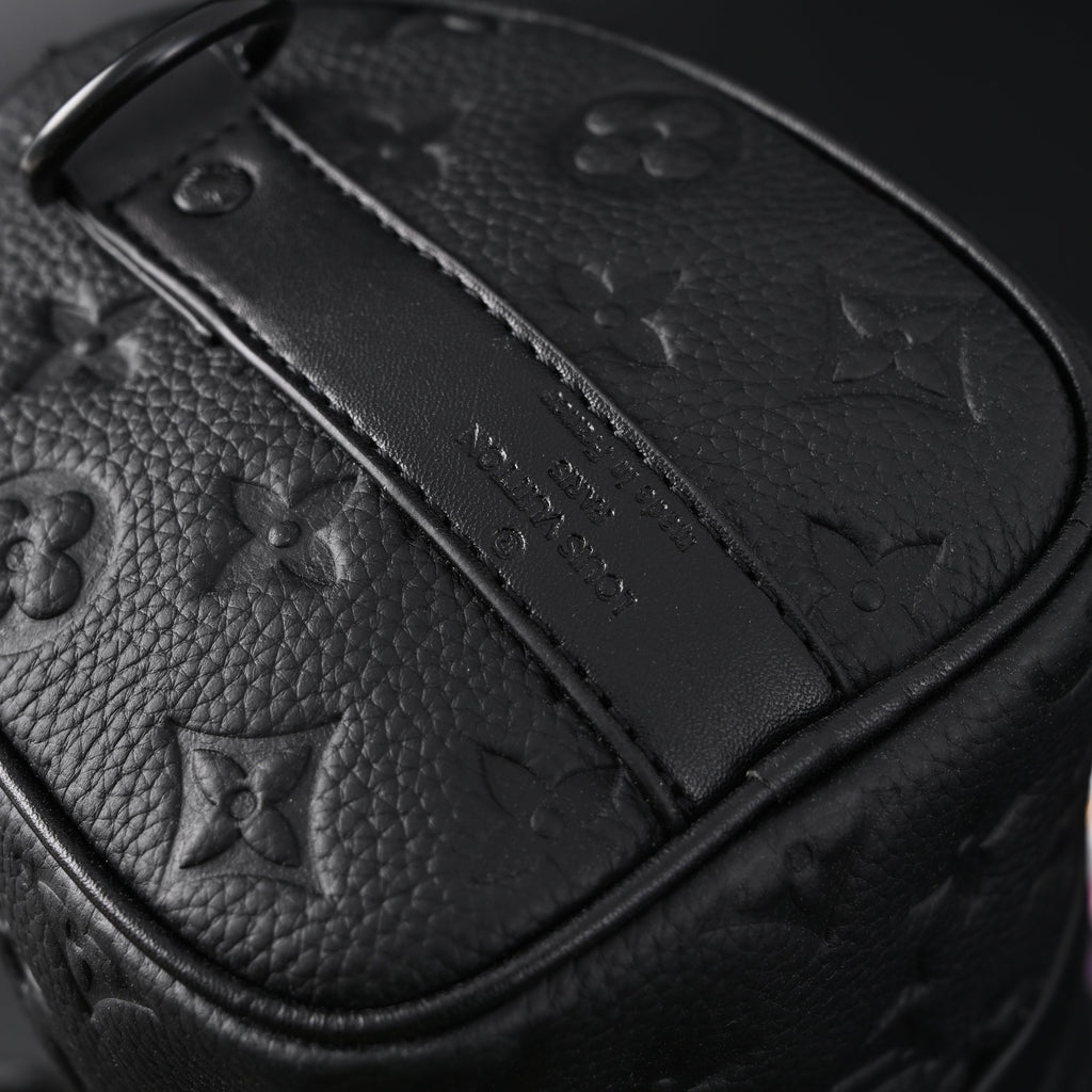 louis-vuitton-keepall-bandouliere-50-monogram-shadow-black-leather Handle