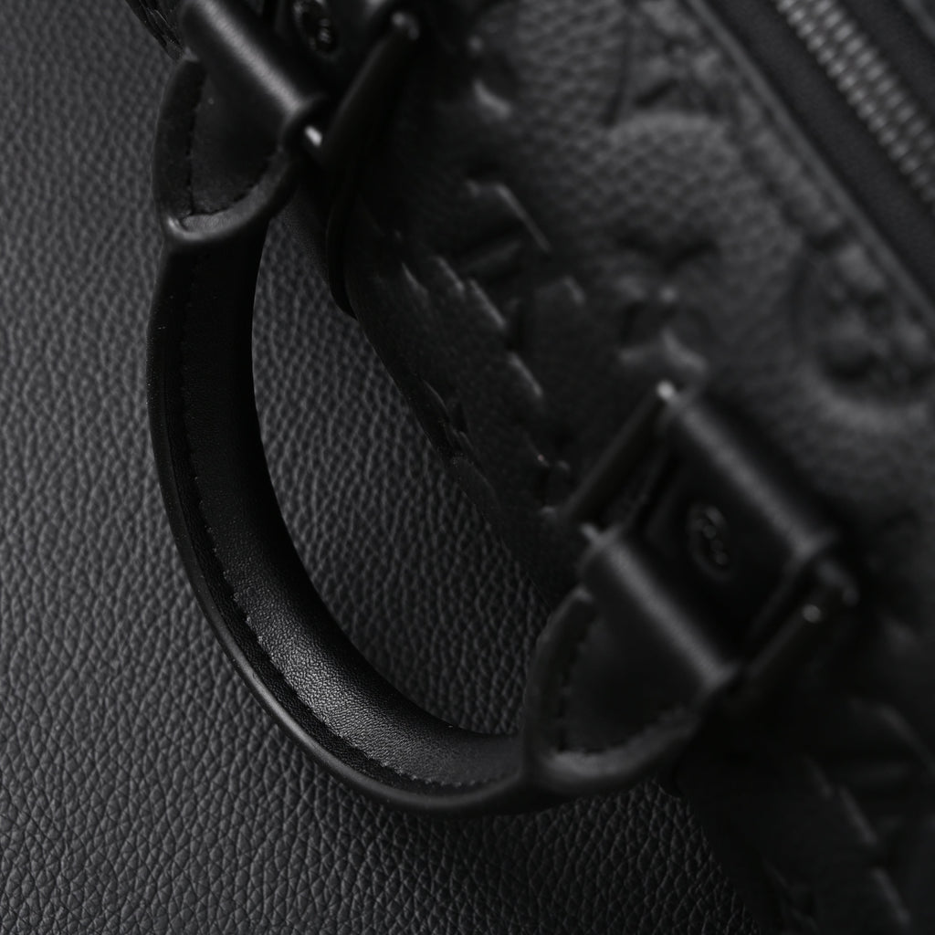 louis-vuitton-keepall-bandouliere-50-monogram-shadow-black-leather Handle