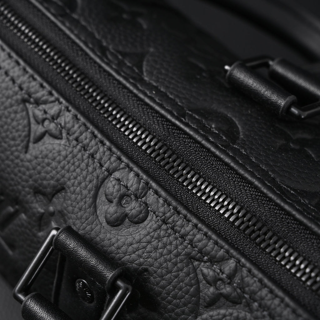 louis-vuitton-keepall-bandouliere-50-monogram-shadow-black-leather Handle