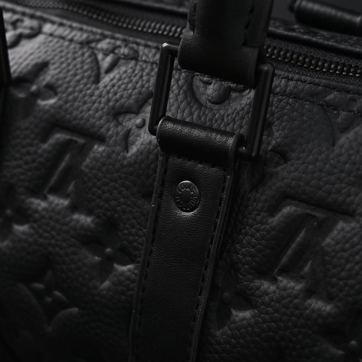 louis-vuitton-keepall-bandouliere-50-monogram-shadow-black-leather Handle