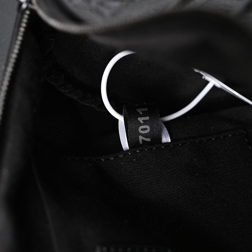 louis-vuitton-keepall-bandouliere-50-monogram-shadow-black-leather Handle