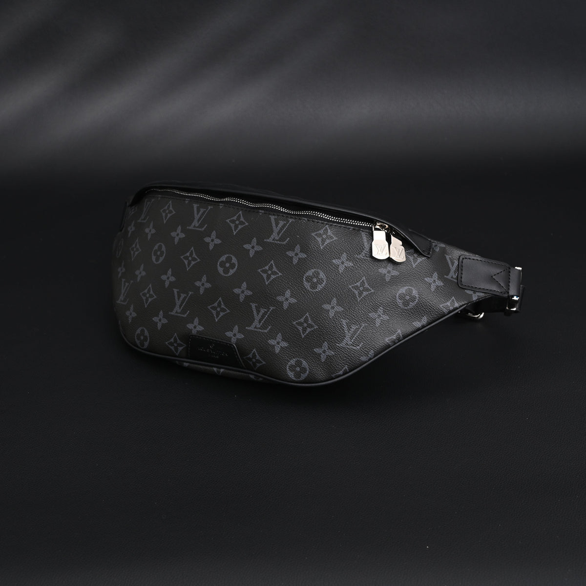 louis-vuitton-discovery-bumbag-monogram-eclipse Crossbody