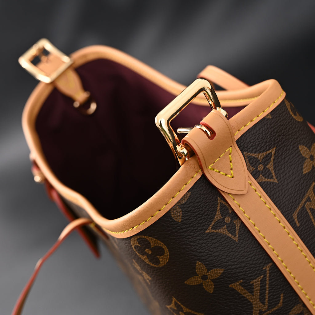 louis-vuitton-neo-noe-bucket-bag-monogram-canvas-with-bordeaux-interior Tote