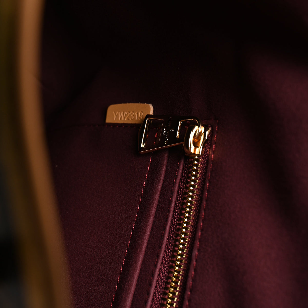 louis-vuitton-neo-noe-bucket-bag-monogram-canvas-with-bordeaux-interior Tote
