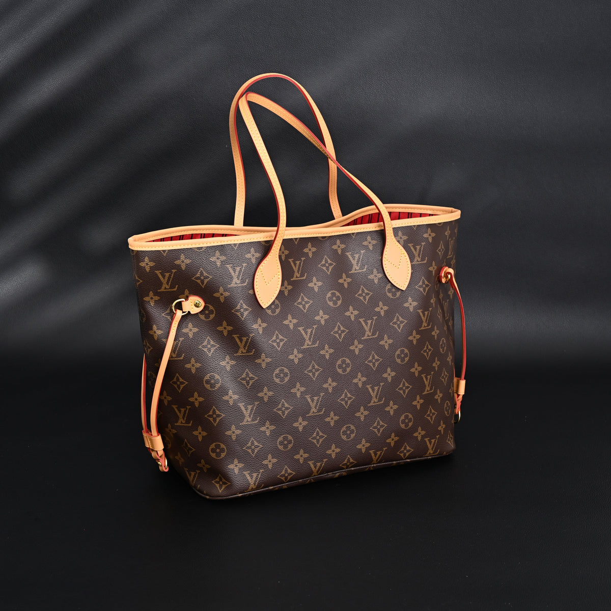 louis-vuitton-neverfull-mm-tote-bag-monogram-canvas-with-red-interior Tote