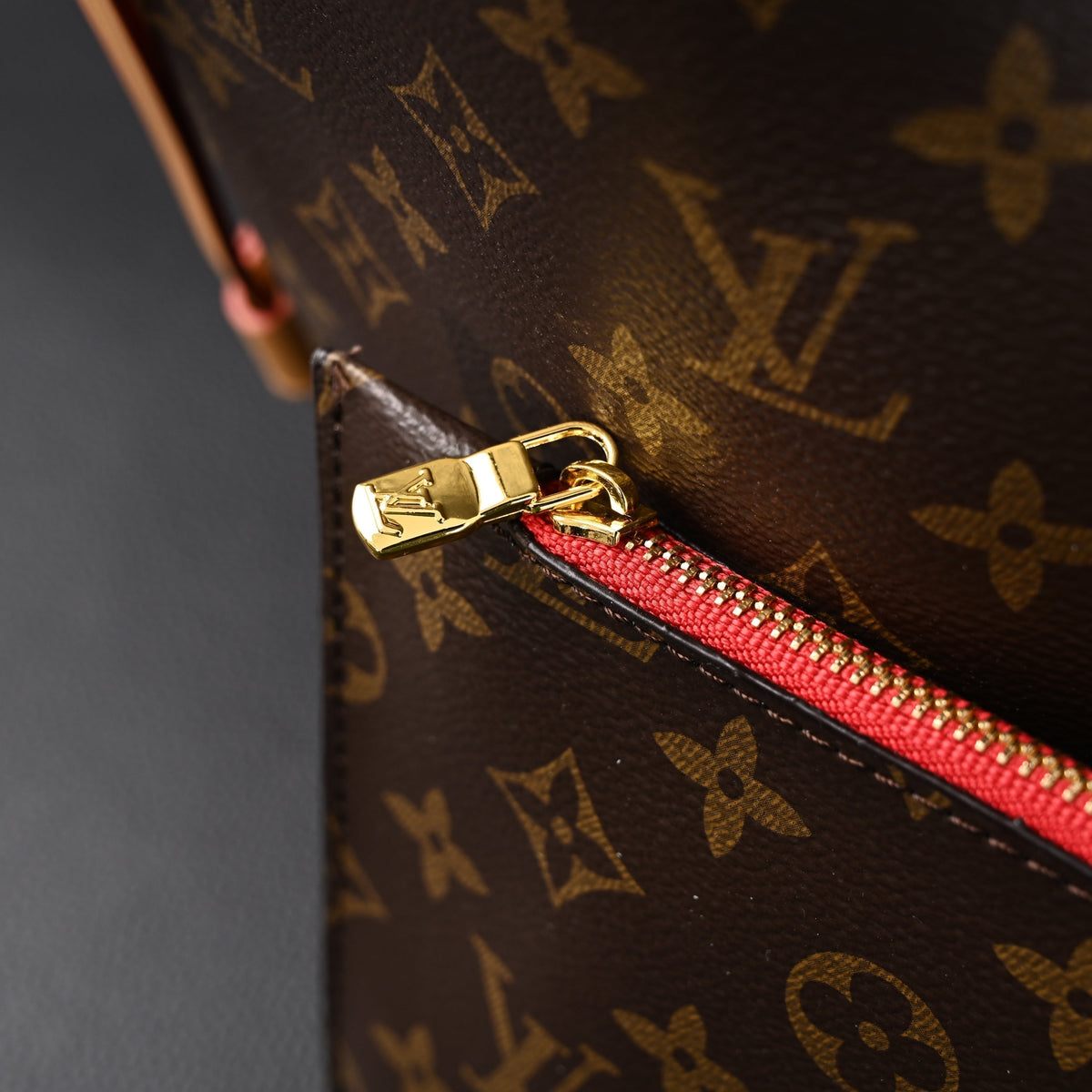 louis-vuitton-neverfull-mm-tote-bag-monogram-canvas-with-red-interior Tote